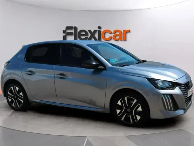 Usado Peugeot 208 Allure 101 CV (74 kW) 2025 Gris Utilitario