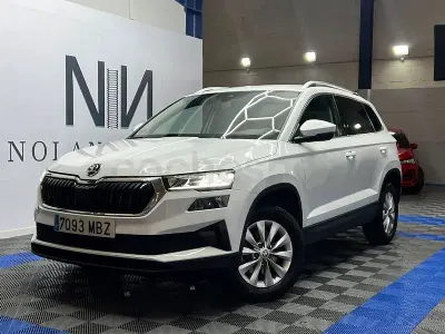 Usado Skoda Karoq Ambition 115 CV (84 kW) 2022 Blanco SUV