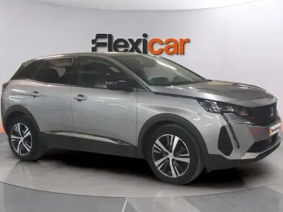 Usado Peugeot 3008 Allure 131 CV (96 kW) 2022 Gris SUV