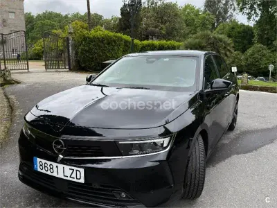 Usado Opel Astra Elegance 130 CV (95 kW) 2022 Negro Utilitario