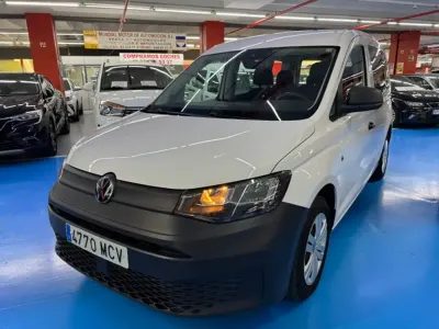Usado VW Caddy Maxi 102 CV (75 kW) 2022 Blanco Monovolumen