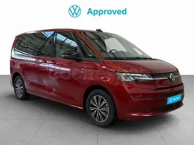 Usado VW Multivan Life 150 CV (110 kW) 2025 Rojo Monovolumen
