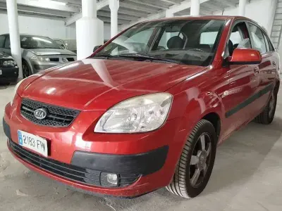 Usado Kia Rio Active 110 CV (80 kW) 2007 Burdeos Utilitario