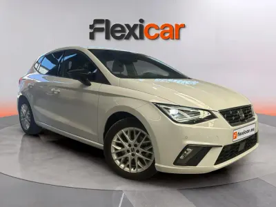 Usado Seat Ibiza FR 110 CV (80 kW) 2023 Blanco Utilitario