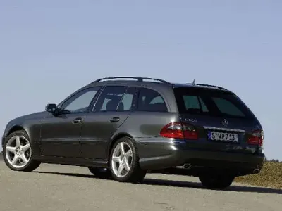 Usado Mercedes E220 Avantgarde 170 CV (125 kW) 2010 Gris Familiar