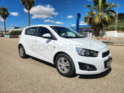 Usado Chevrolet Aveo LT 86 CV (63 kW) 2013 Blanco Berlina
