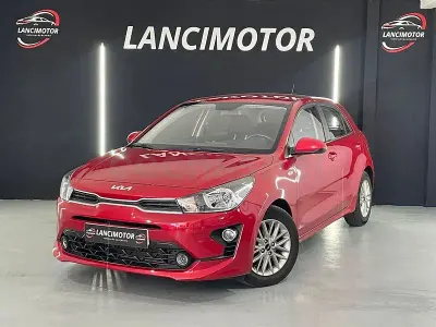 Usado Kia Rio Sport 84 CV (61 kW) 2024 Rojo Berlina