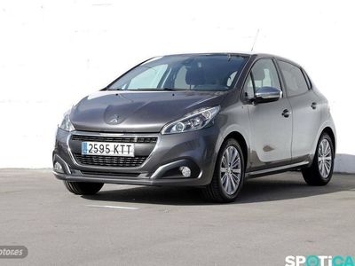 Usado Peugeot 208 Signature Sky 82 CV (60 kW) 2019 Gris Utilitario