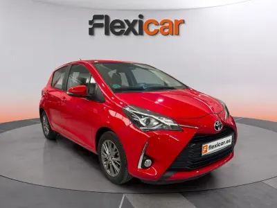 Usado Toyota Yaris Active 69 CV (50 kW) 2019 Rojo Berlina