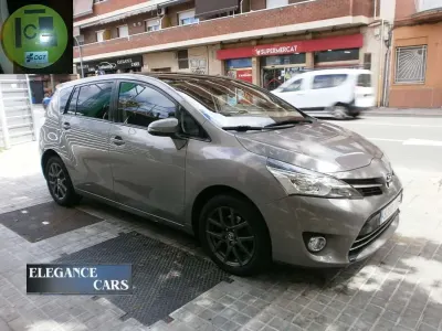 Käytetty Toyota Verso Advance 132 HP (97 kW) 2015 Harmaa Tila-auto