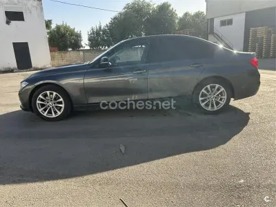 Usado BMW 318 Comfort Edition 150 CV (110 kW) 2017 Gris / plata Berlina