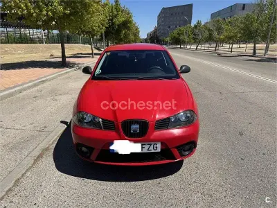 Usado Seat Ibiza Reference 70 CV (51 kW) 2008 Rojo Berlina