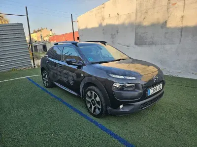 Usado Citroën C4 Feel 100 CV (73 kW) 2016 Negro Berlina