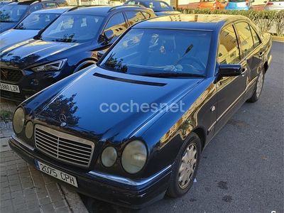 Usado Mercedes E290 Elegance 129 CV (94 kW) 1997 Negro Berlina
