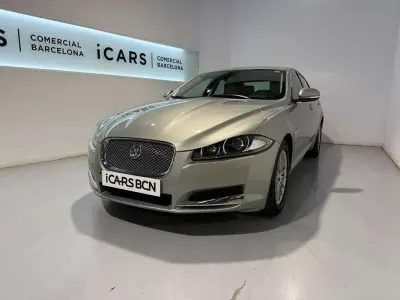 Usado Jaguar XF Premium Luxury 240 CV (176 kW) 2012 Gris / plata Berlina