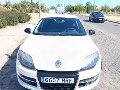 Usado Renault Laguna III Dynamique 130 CV (95 kW) 2013 Blanco Berlina