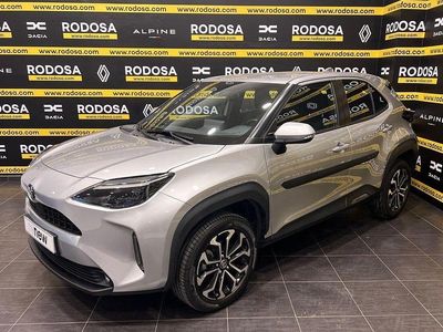 Usado Toyota Yaris Hybrid Plus 116 CV (85 kW) 2021 Gris Familiar