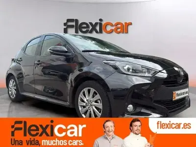 Usado Toyota Yaris Hybrid Active 116 CV (85 kW) 2022 Negro