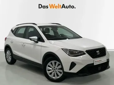 Usado Seat Arona Style Plus 110 CV (80 kW) 2022 Blanco SUV