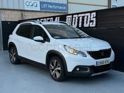Usado Peugeot 2008 Allure 130 HP (95 kW) 2019 Branco SUV