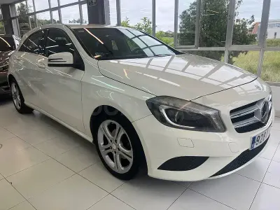 Usado Mercedes A180 Urban 109 CV (80 kW) 2013 Blanco Berlina