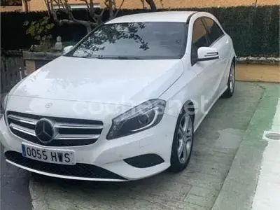 Usado Mercedes A180 Urban 109 CV (80 kW) 2014 Blanco Berlina