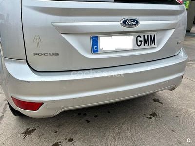 Usado Ford Focus Trend 90 CV (66 kW) 2009 Gris / plata Berlina