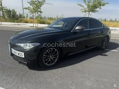 Usado Alfa Romeo Giulia 150 CV (110 kW) 2017 Negro Berlina