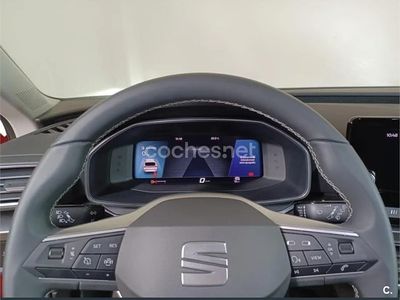 Usado Seat Leon Style 110 CV (80 kW) 2022 Blanco Familiar