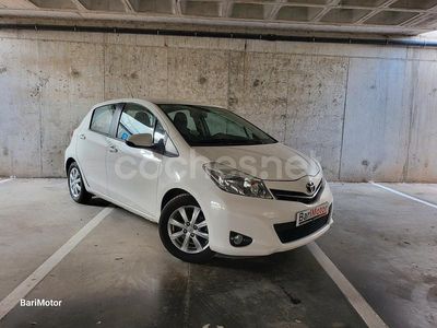 Usado Toyota Yaris Active 90 CV (66 kW) 2012 Blanco Berlina