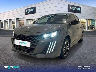 Usado Peugeot 208 Allure 101 CV (74 kW) 2025 Gris Utilitario