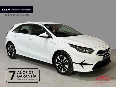 Używany Kia Ceed 100 KM (73 kW) 2024 Niebieski Hatchback