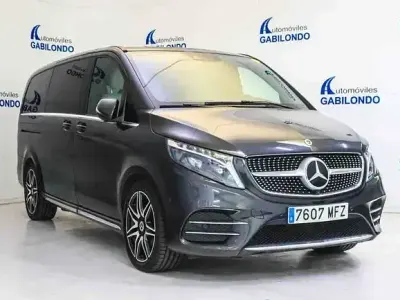 Usado Mercedes V300 Avantgarde 239 CV (175 kW) 2023 Gris / plata Monovolumen