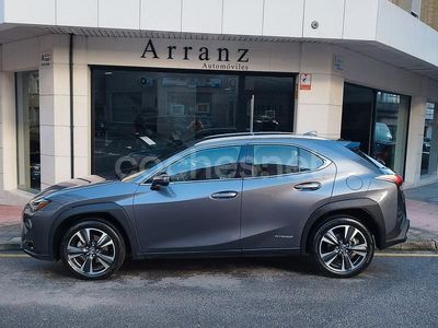 Gris / plata Usado 2021 Lexus UX SUV | 27.900 € (Precio justo)