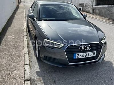 Usado Audi A3 131 CV (96 kW) 2020 Gris / plata Berlina