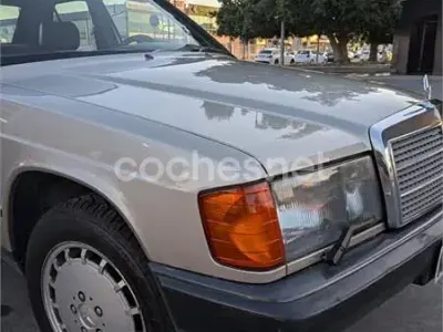 Usado Mercedes 190 160 CV (117 kW) 1987 Gris / plata Berlina