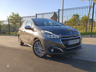 Gris / plata Usado 2018 Peugeot 208 Allure Utilitario | 8999 € (Precio justo)