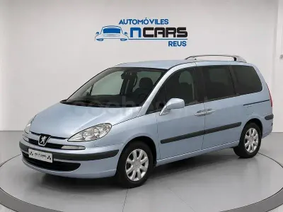 Usado Peugeot 807 120 CV (88 kW) 2006 Verde Monovolumen