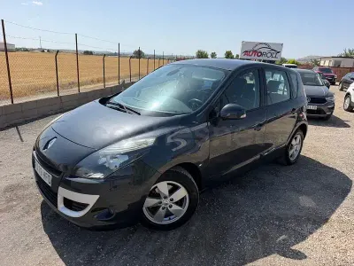 Usado Renault Scénic Dynamique 110 CV (80 kW) 2011 Gris / plata Monovolumen