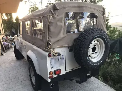 Usado Land Rover Defender 111 CV (81 kW) 1992 Blanco SUV