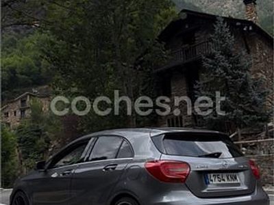 Usado Mercedes A250 211 CV (155 kW) 2014 Gris / plata Berlina