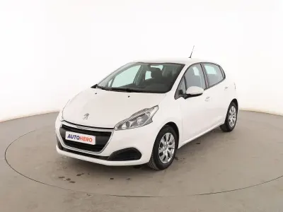 Usado Peugeot 208 Active 82 CV (60 kW) 2019 Blanco Utilitario