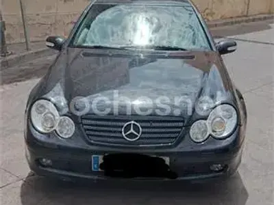 Usado Mercedes C220 143 CV (105 kW) 2003 Negro Berlina