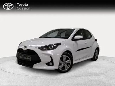Używany Toyota Yaris Hybrid Active 116 KM (85 kW) 2024 Biały Sedan/Limuzyna