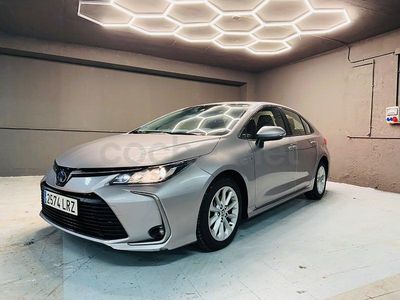 Usado Toyota Corolla Active 122 CV (89 kW) 2021 Gris / plata Berlina