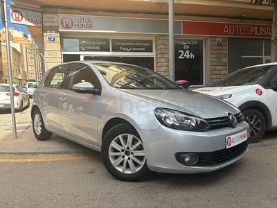 Usado VW Golf VII 105 CV (77 kW) 2012 Gris / plata Berlina