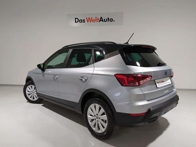 Usado Seat Arona Style 110 CV (80 kW) 2024 Gris plata SUV