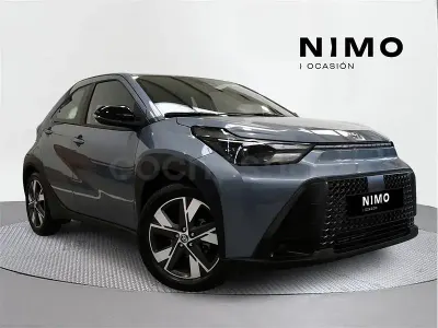 Usado Toyota Aygo X Play 116 CV (85 kW) 2026 Gris / plata SUV