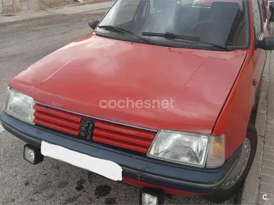 Usado Peugeot 205 60 CV (44 kW) 1998 Rojo Utilitario
