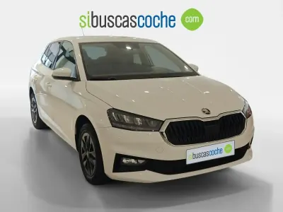 Usado Skoda Fabia Selection 95 CV (69 kW) 2025 Blanco Utilitario